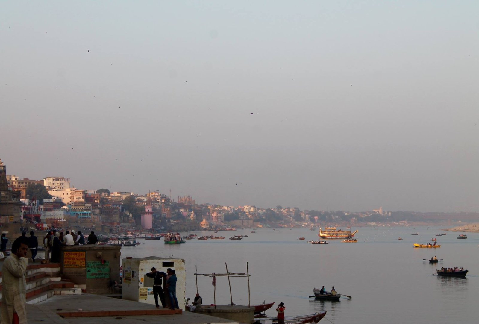 Varanasi: de stad waar het leven en de dood elkaar letterlijk raken langs de Ganges. Hier leerde ik dat de belangrijkste antwoorden zelden in je hoofd zitten."